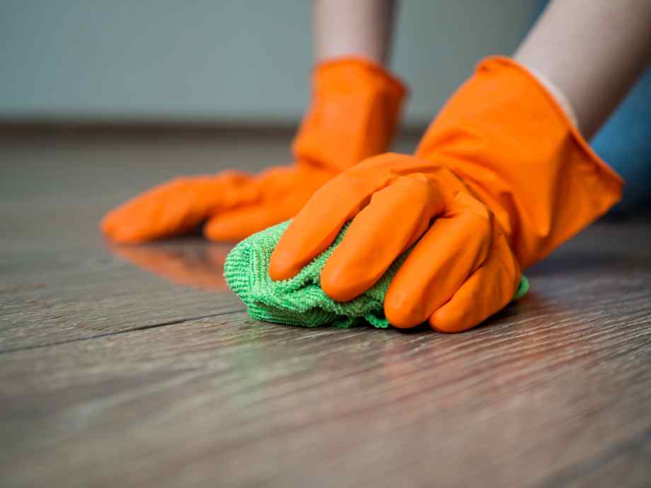3 astuces magiques de grand-mère pour nettoyer une terrasse en bois sans l’abîmer-Happiness Distribution
