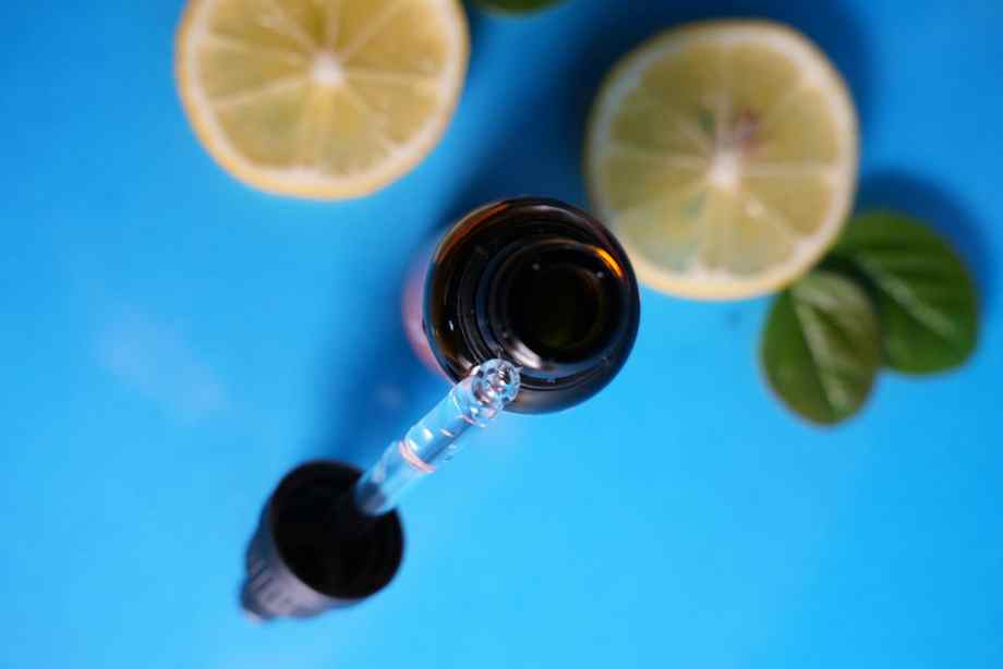 L’huile essentielle de citronnelle pour éloigner durablement les araignées-Happiness Distribution