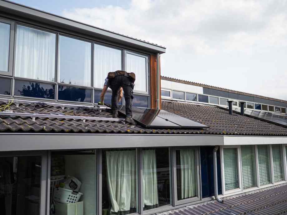 Les étapes essentielles pour installer les panneaux-Happiness Distribution